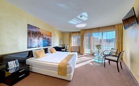 Европа Хотел